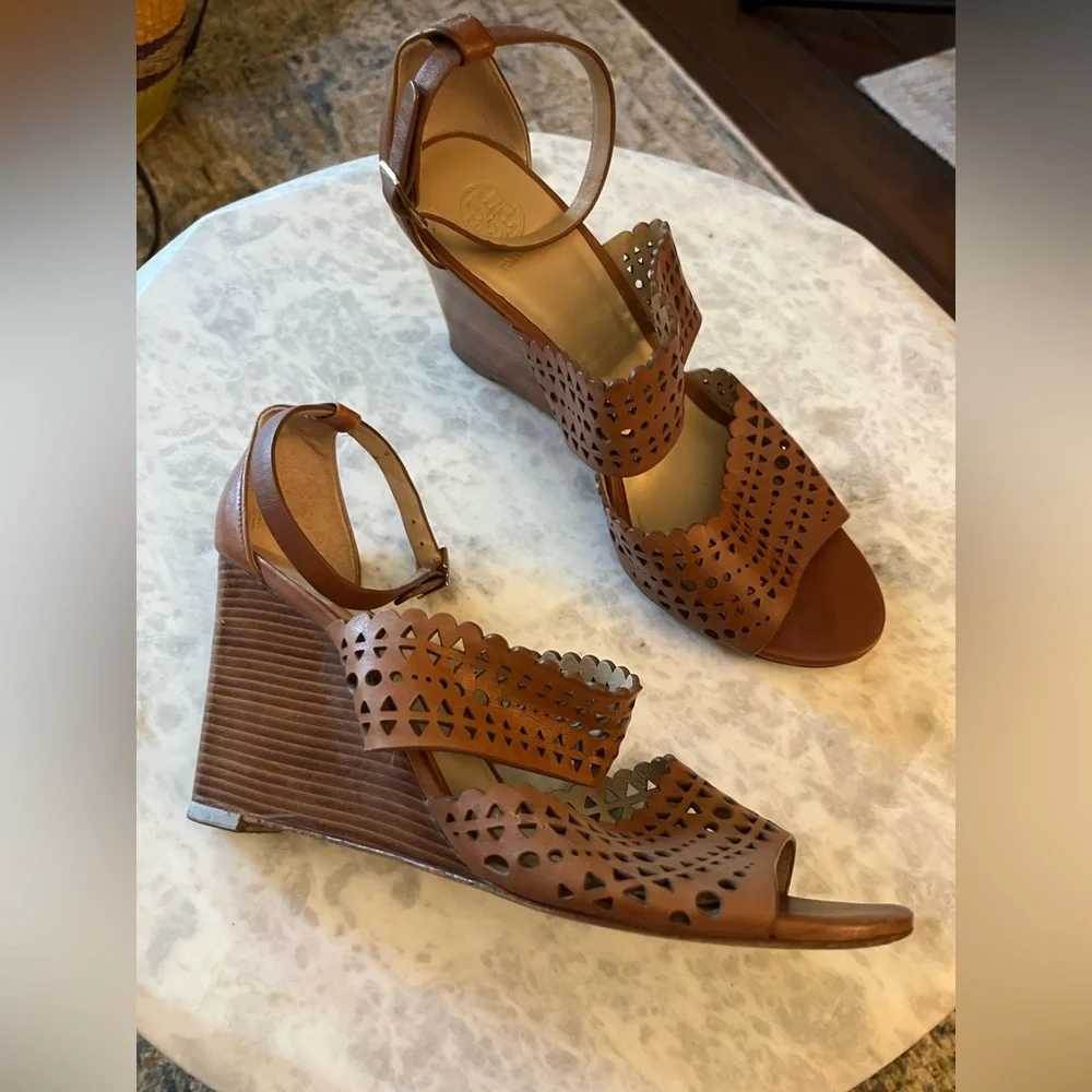 Tory Burch Perforated Brown Laser-Cut Leather Wood Wedge Sandals Size‎ 9